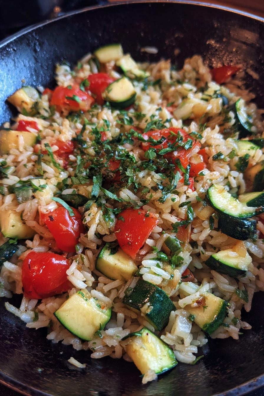 Zucchini-Tomaten-Reis – einfaches und gesundes Pfannengericht - detail 1