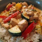 Cremiges Paprika-Zucchini-Hähnchen mit Jasminreis