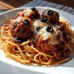 Spooky Spaghetti mit Käse-Fleischbällchen